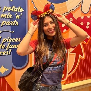 Meet your Posher, Ampelia